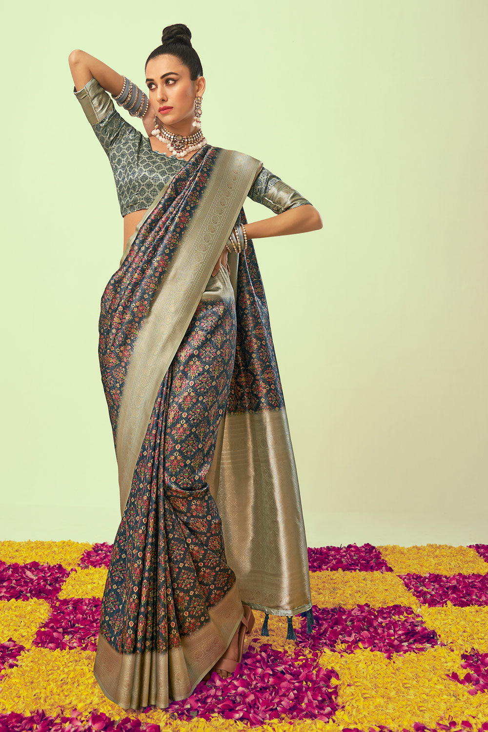 Elegantly decorated with gorgeous Solid Jacquard weave that gives a perfect look to the outfit