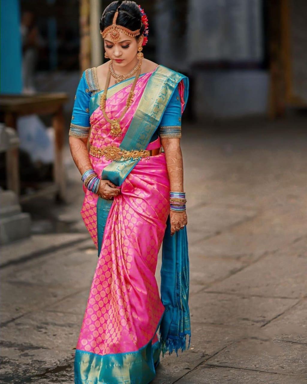 Elegantly decorated with gorgeous Solid Jacquard weave that gives a perfect look to the outfit