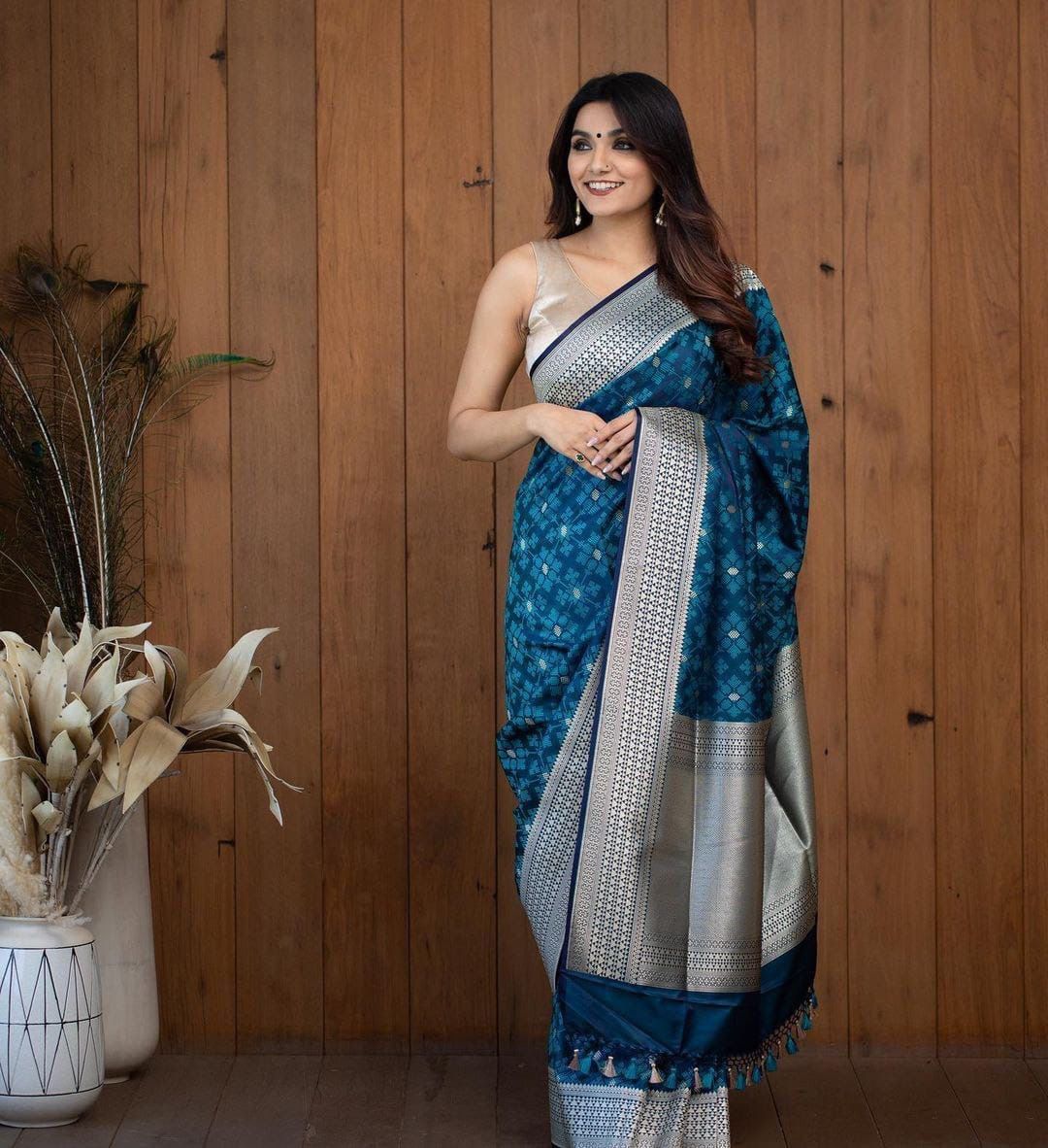 Elegantly decorated with gorgeous Solid Jacquard weave that gives a perfect look to the outfit