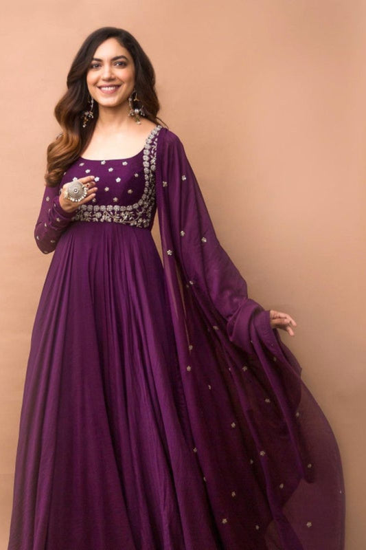 Classic Desinger Georgette Floor Touch Desinger Gown