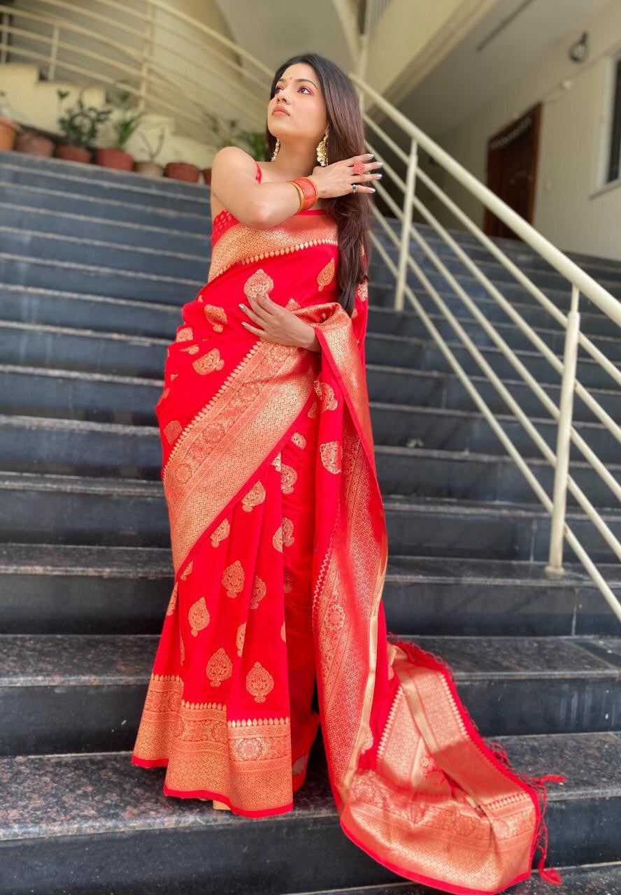 Elegantly decorated with gorgeous Solid Jacquard weave that gives a perfect look to the outfit Red color